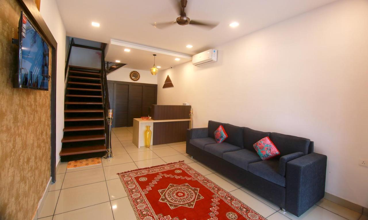 The Metro Pod - Backpackers A/C Dormitory Kochi Dış mekan fotoğraf