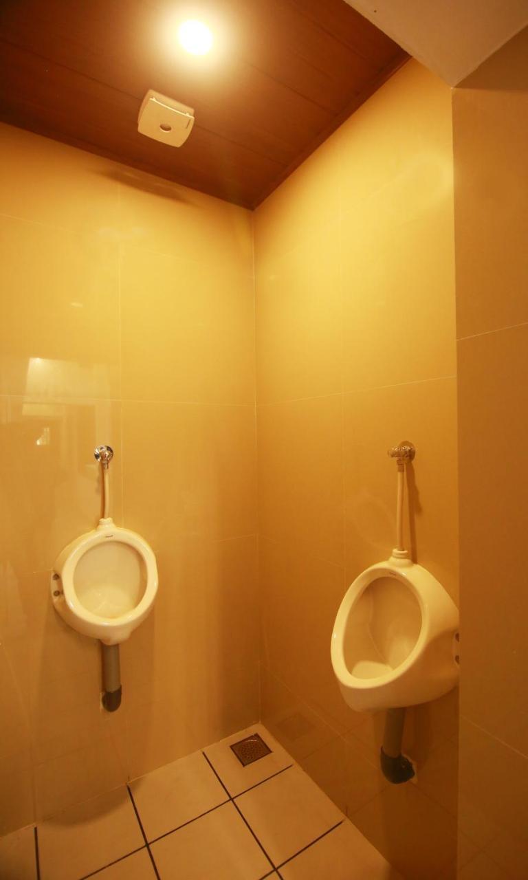 The Metro Pod - Backpackers A/C Dormitory Kochi Dış mekan fotoğraf