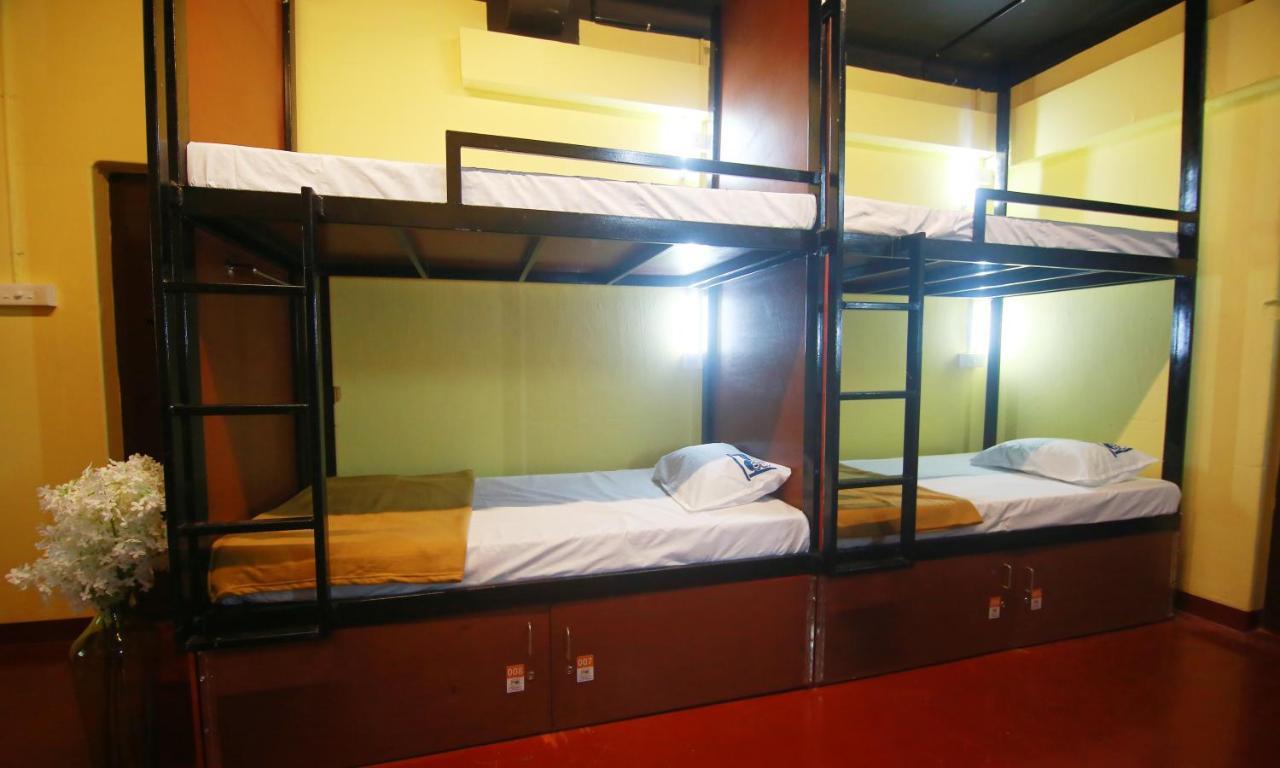 The Metro Pod - Backpackers A/C Dormitory Kochi Dış mekan fotoğraf