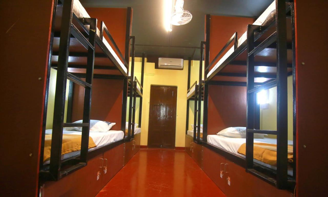 The Metro Pod - Backpackers A/C Dormitory Kochi Dış mekan fotoğraf