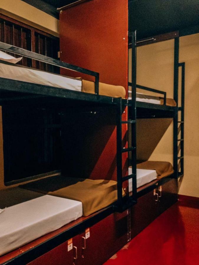 The Metro Pod - Backpackers A/C Dormitory Kochi Dış mekan fotoğraf