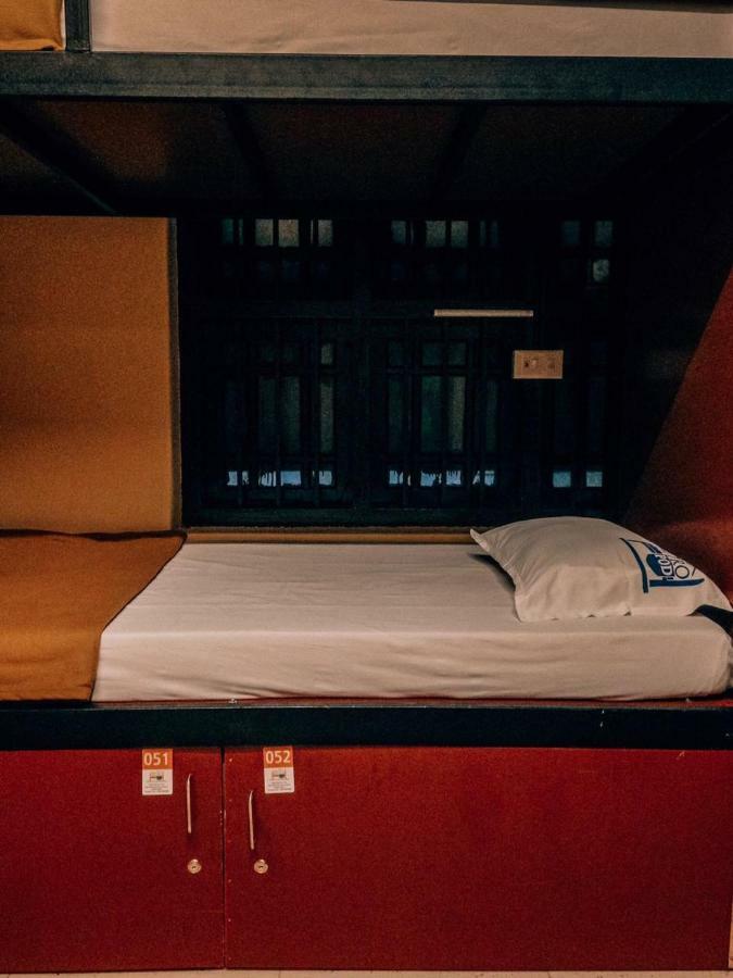 The Metro Pod - Backpackers A/C Dormitory Kochi Dış mekan fotoğraf