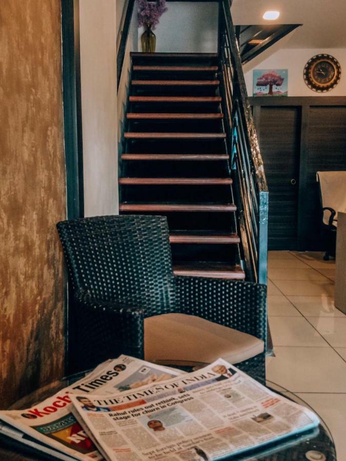 The Metro Pod - Backpackers A/C Dormitory Kochi Dış mekan fotoğraf