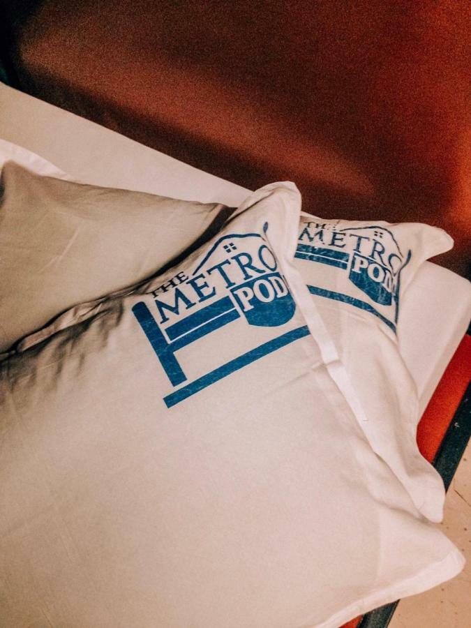 The Metro Pod - Backpackers A/C Dormitory Kochi Dış mekan fotoğraf